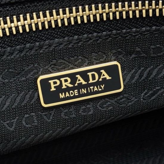 Prada Bags Top Quality
32x15.5x12cm