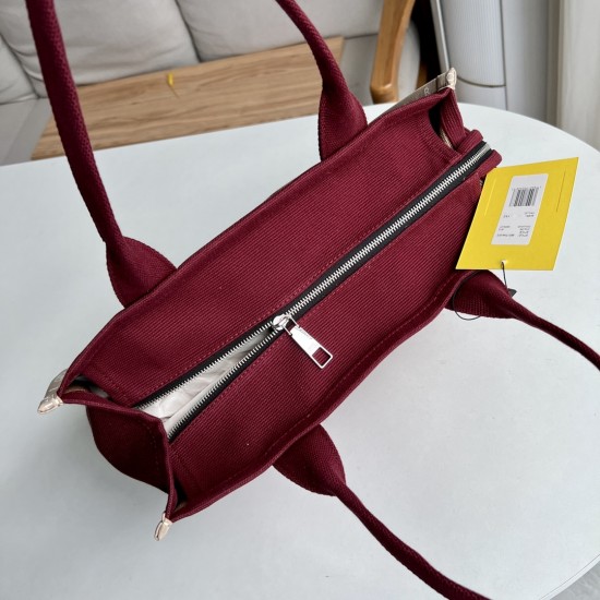 MJ Tote Full leather size: 41 * 34 * 15cm $140 Full leather medium size: 33 * 28 * 13cm $120 Full leather small size: 26 × 20 × 13cm $100 Fabric Large Size: 41 * 34 * 15cm $100 Medium size of fabric: 33 * 28 * 13cm $90 Fabric small size: 26 × 20 × 13cm $8