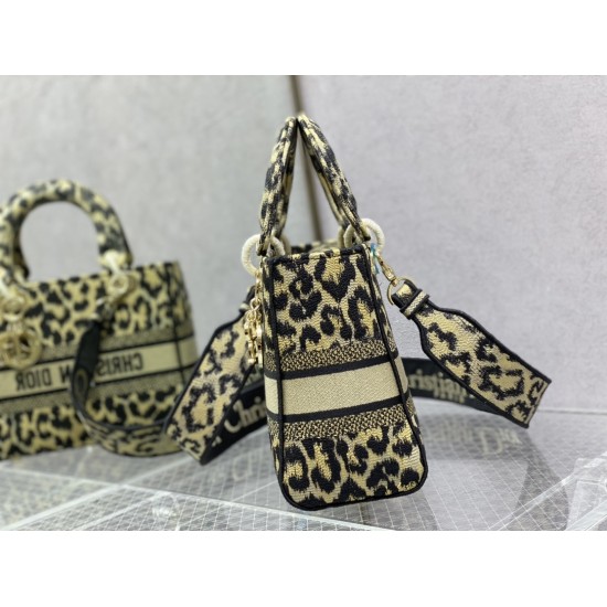 Dior Bags Top Quality
Five Grid