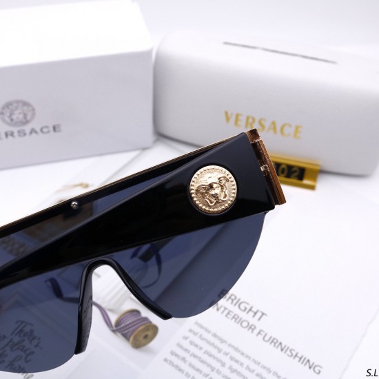 Versace Glasses: High Quality