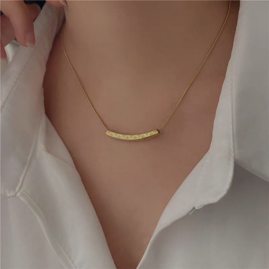 LV Jewelry Necklace: $20–$25 (with box); $17–$22 (without bo