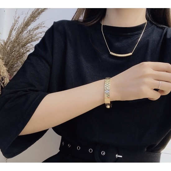 LV Jewelry Necklace: $20–$25 (with box); $17–$22 (without bo
