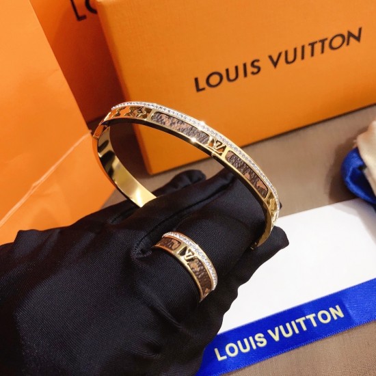 LV Jewelry Earring: $15 with box; $12 without box