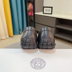Versace Shoes: Top Quality