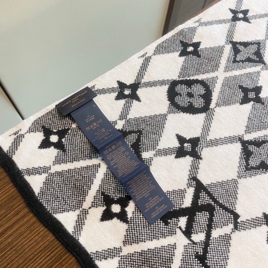 LV Scarf Good Quality