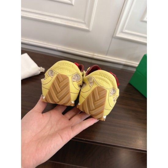 BV Shoes Casual Shoes Best Quality
Women 35-42
Men 39-46
