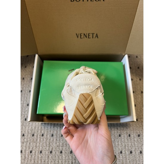 BV Shoes Casual Shoes Best Quality
Women 35-42
Men 39-46
