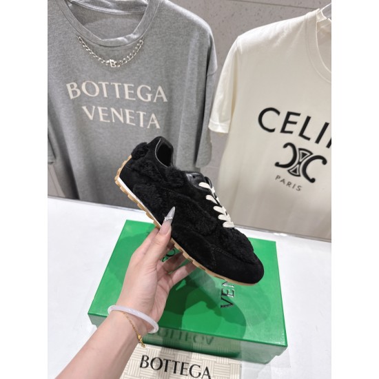BV Shoes Casual Shoes Best Quality
Women 35-42
Men 39-46
