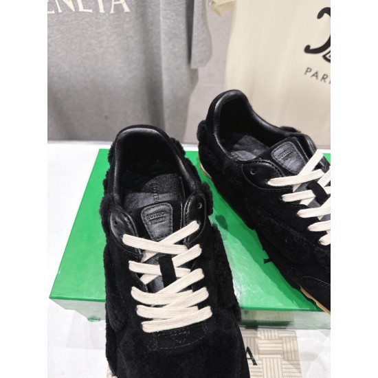 BV Shoes Casual Shoes Best Quality
Women 35-42
Men 39-46
