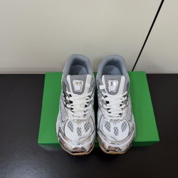 BV Shoes Casual Shoes Best Quality
Women 35-42
Men 39-46
