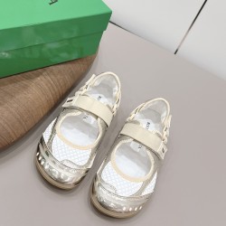 BV Shoes Casual Shoes Best Quality
Women 35-42
Men 39-46

