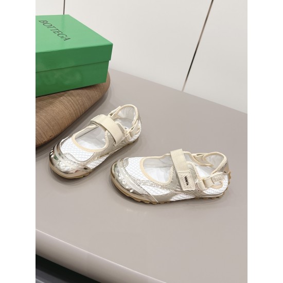 BV Shoes Casual Shoes Best Quality
Women 35-42
Men 39-46
