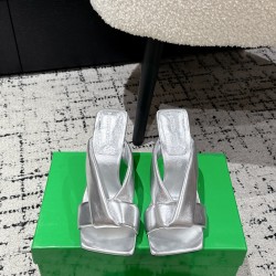 BV Slippers Shoes Best Quality
Women 35-42
