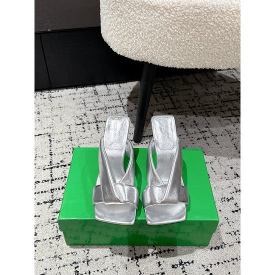 BV Slippers Shoes Best Quality
Women 35-42
