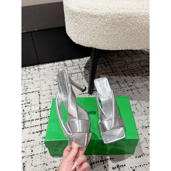 BV Slippers Shoes Best Quality
Women 35-42
