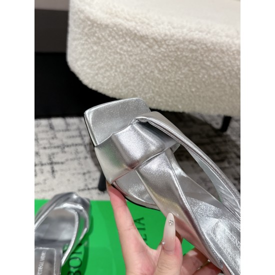 BV Slippers Shoes Best Quality
Women 35-42
