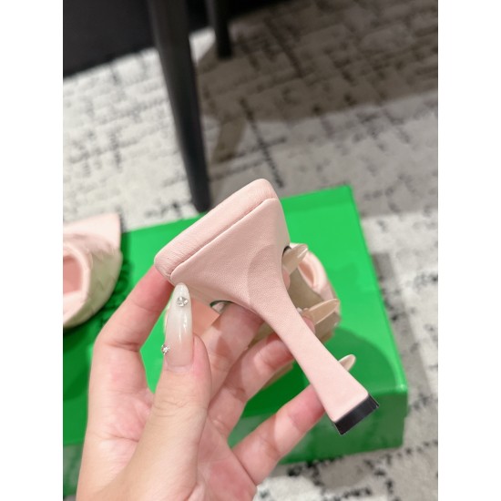 BV Slippers Shoes Best Quality
Women 35-42
