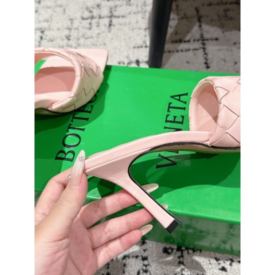 BV Slippers Shoes Best Quality
Women 35-42
