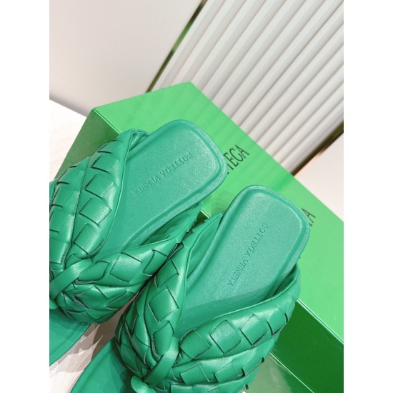 BV Slippers Shoes Best Quality
Women 35-42

