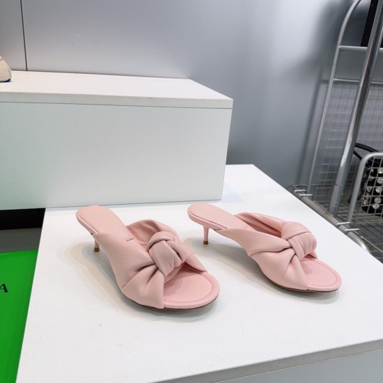 BV Slippers Shoes Best Quality
Women 35-42
