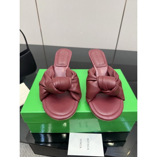 BV Slippers Shoes Best Quality
Women 35-42

