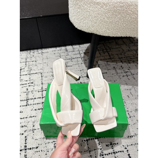 BV Slippers Shoes Best Quality
Women 35-42
