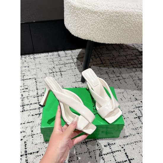 BV Slippers Shoes Best Quality
Women 35-42
