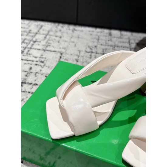 BV Slippers Shoes Best Quality
Women 35-42
