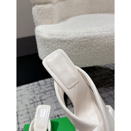 BV Slippers Shoes Best Quality
Women 35-42
