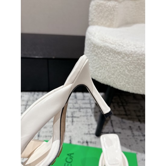 BV Slippers Shoes Best Quality
Women 35-42
