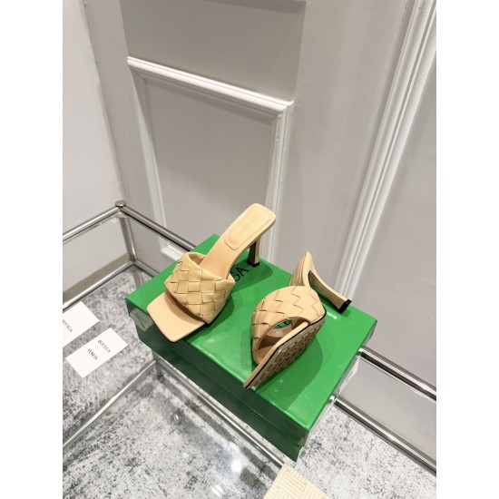 BV Slippers Shoes Best Quality
Women 35-42
