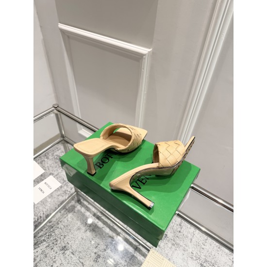BV Slippers Shoes Best Quality
Women 35-42

