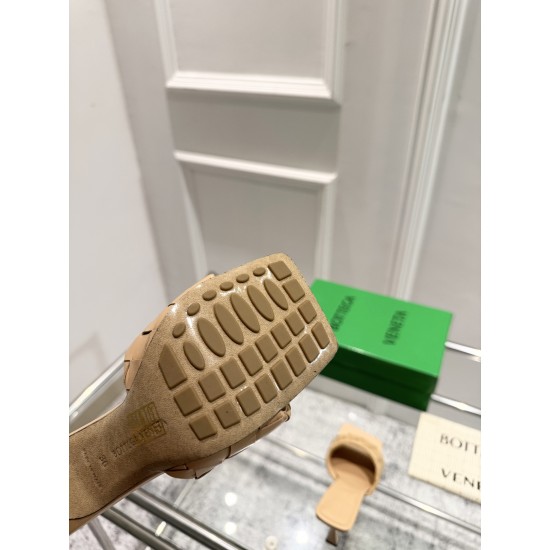 BV Slippers Shoes Best Quality
Women 35-42
