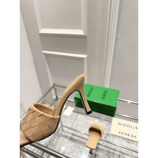 BV Slippers Shoes Best Quality
Women 35-42
