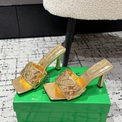 BV Slippers Shoes Best Quality
Women 35-42
