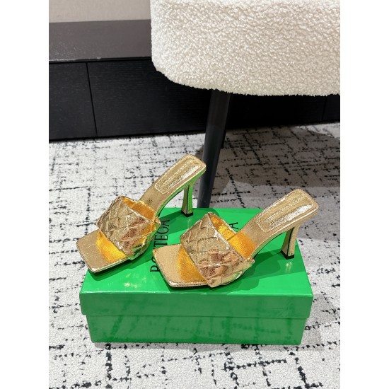 BV Slippers Shoes Best Quality
Women 35-42
