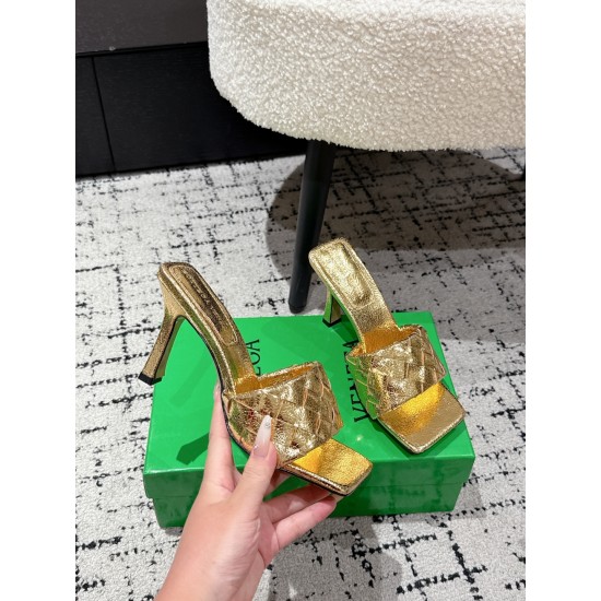 BV Slippers Shoes Best Quality
Women 35-42
