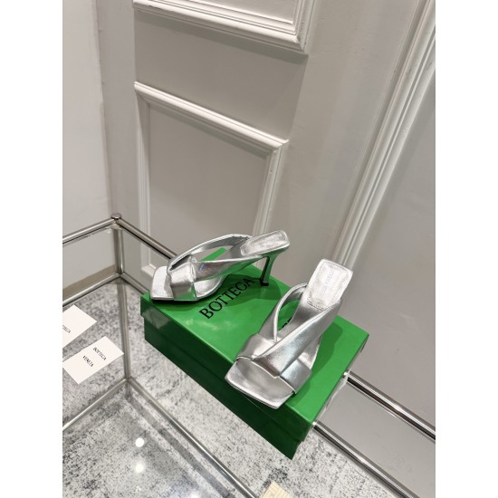 BV Slippers Shoes Best Quality
Women 35-42
