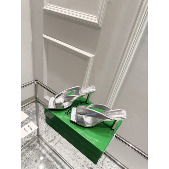 BV Slippers Shoes Best Quality
Women 35-42
