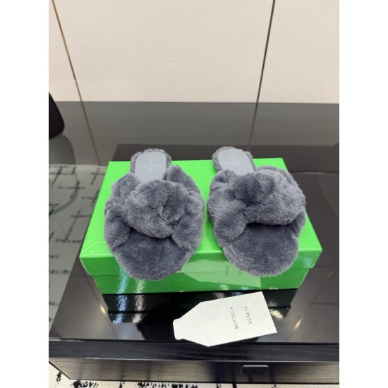 BV Slippers Shoes Best Quality
Women 35-42

