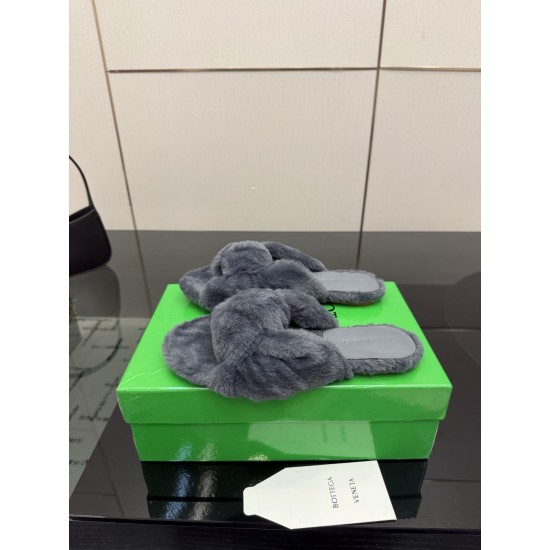 BV Slippers Shoes Best Quality
Women 35-42
