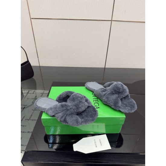 BV Slippers Shoes Best Quality
Women 35-42
