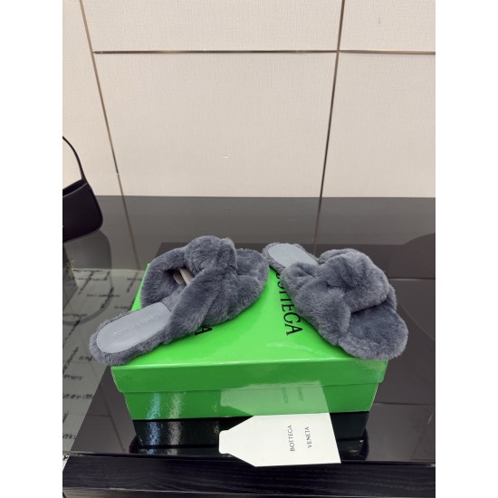 BV Slippers Shoes Best Quality
Women 35-42
