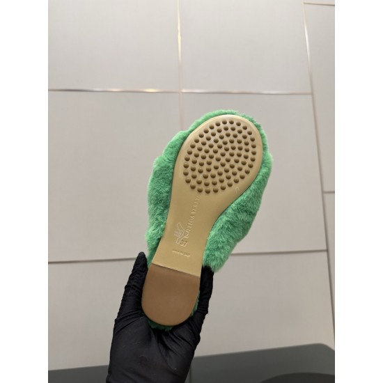 BV Slippers Shoes Best Quality
Women 35-42
