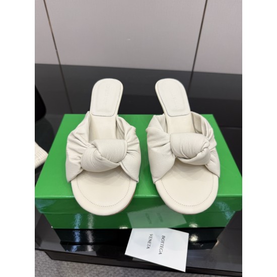 BV Slippers Shoes Best Quality
Women 35-42
