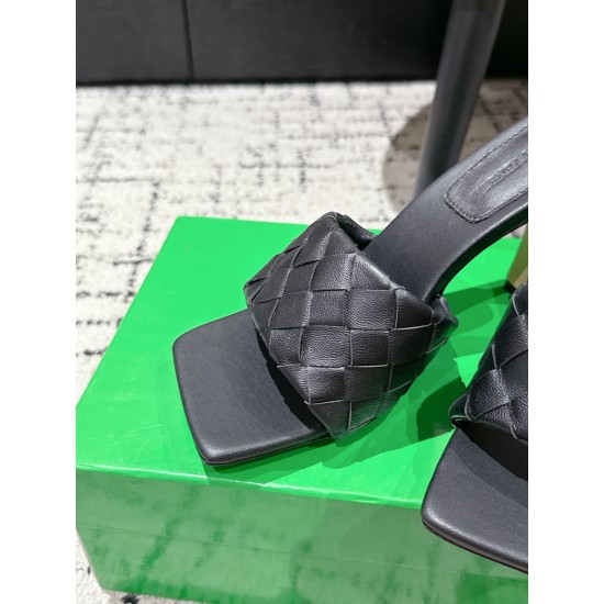 BV Slippers Shoes Best Quality
Women 35-42
