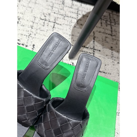 BV Slippers Shoes Best Quality
Women 35-42
