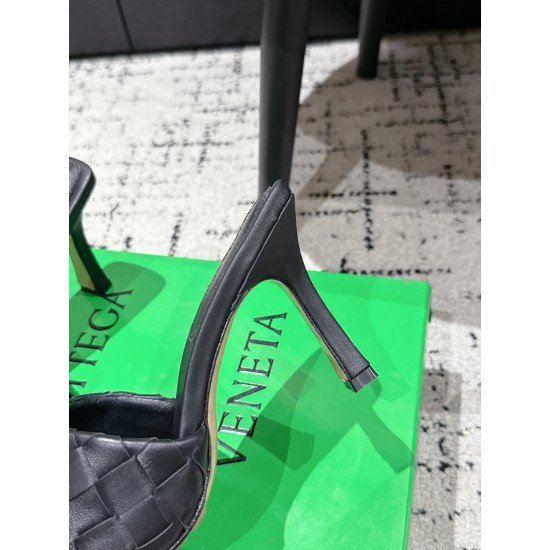 BV Slippers Shoes Best Quality
Women 35-42
