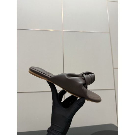 BV Slippers Shoes Best Quality
Women 35-42
