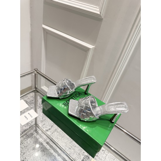 BV Slippers Shoes Best Quality
Women 35-42
